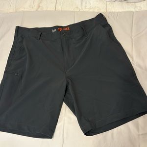 Men’s Lee Tri Flex dark gray short size 42 excellent condition